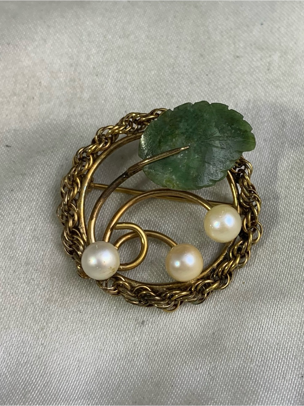 Gold-Tone Pearl Brooch with Green Jade WINARD 12k GF Leaf Accent